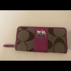 Coach Signature Accordian Zipper Wallet. NEW